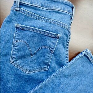 Levi’s straight leg jeans